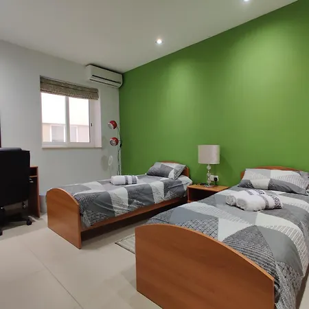 Depiro Point Deluxe - Modern, Designer 2 Minutes Away From Popular Seafront Daire