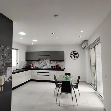 Depiro Point Deluxe - Modern, Designer 2 Minutes Away From Popular Seafront Daire