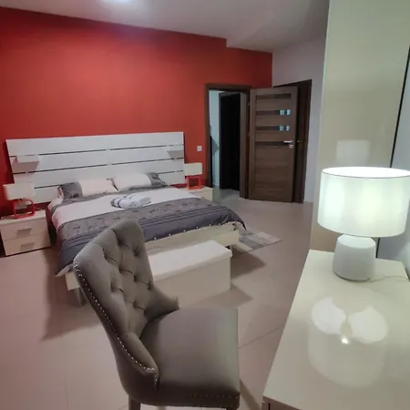 Depiro Point Deluxe - Modern, Designer 2 Minutes Away From Popular Seafront Daire Sliema