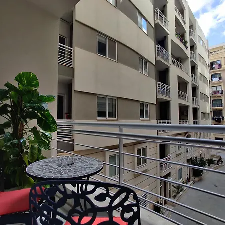 Daire Depiro Point Deluxe - Modern, Designer 2 Minutes Away From Popular Seafront *