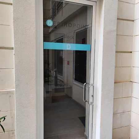 Depiro Point Deluxe - Modern, Designer 2 Minutes Away From Popular Seafront *