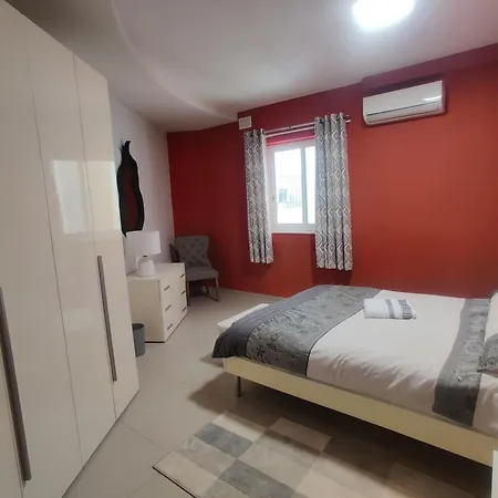 Depiro Point Deluxe - Modern, Designer 2 Minutes Away From Popular Seafront Daire Sliema