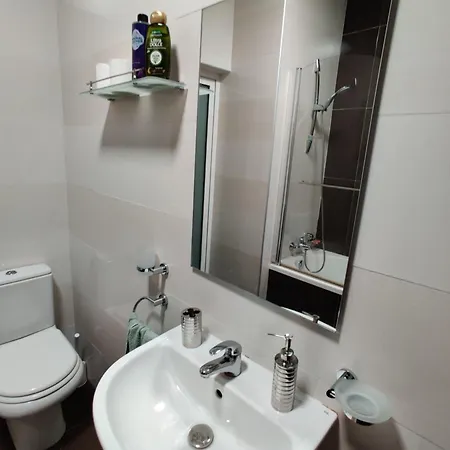 Daire Depiro Point Deluxe - Modern, Designer 2 Minutes Away From Popular Seafront *