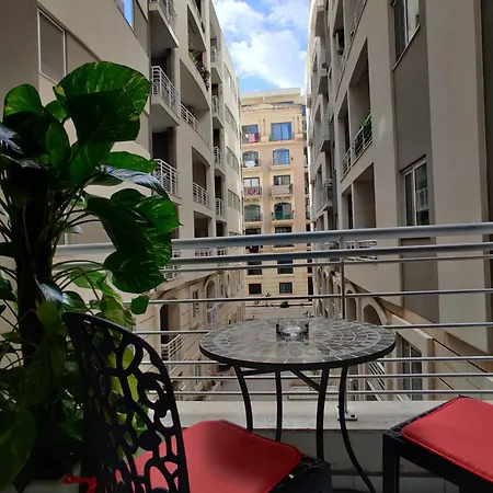 Depiro Point Deluxe - Modern, Designer 2 Minutes Away From Popular Seafront Daire Sliema