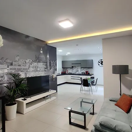 Depiro Point Deluxe - Modern, Designer 2 Minutes Away From Popular Seafront *