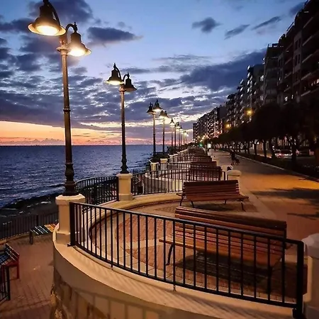 Daire Depiro Point Deluxe - Modern, Designer 2 Minutes Away From Popular Seafront *
