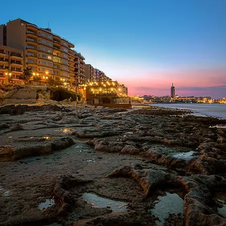Daire Depiro Point Deluxe - Modern, Designer 2 Minutes Away From Popular Seafront *