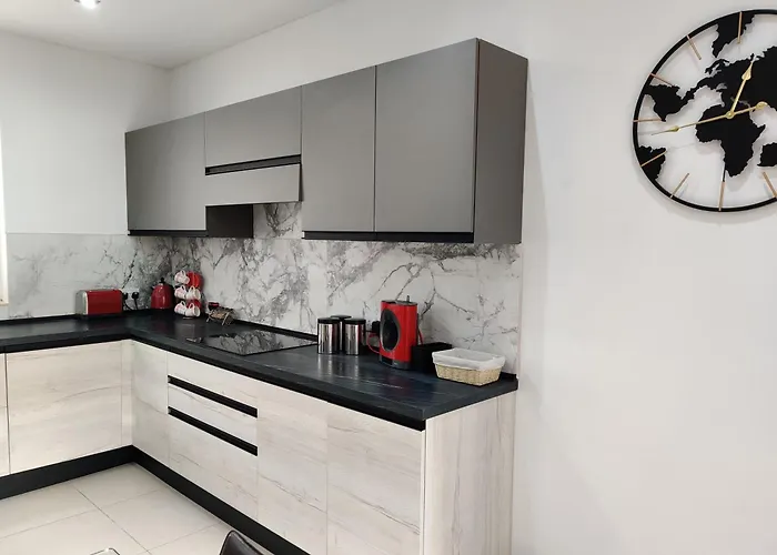 Depiro Point Deluxe - Modern, Designer 2 Minutes Away From Popular Seafront Sliema