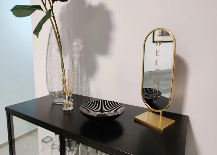 Depiro Point Deluxe - Modern, Designer 2 Minutes Away From Popular Seafront *