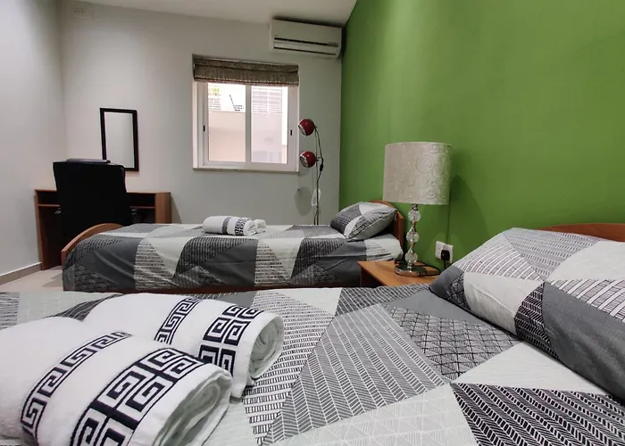 Depiro Point Deluxe - Modern, Designer 2 Minutes Away From Popular Seafront Sliema