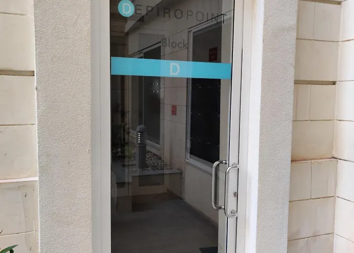 Depiro Point Deluxe - Modern, Designer 2 Minutes Away From Popular Seafront *